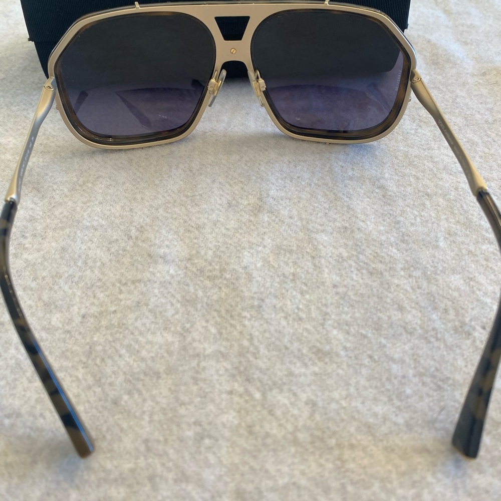 Excellent condition Dolce & Gabbana Matte Brown Camo Sunglasses - Picture 3 of 6